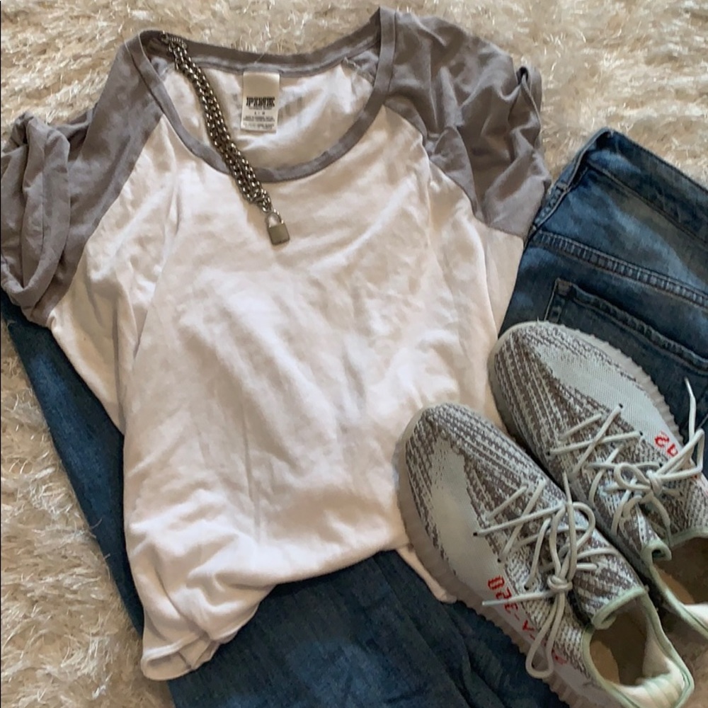 PINK Victoria’s Secret- white and gray t-shirt